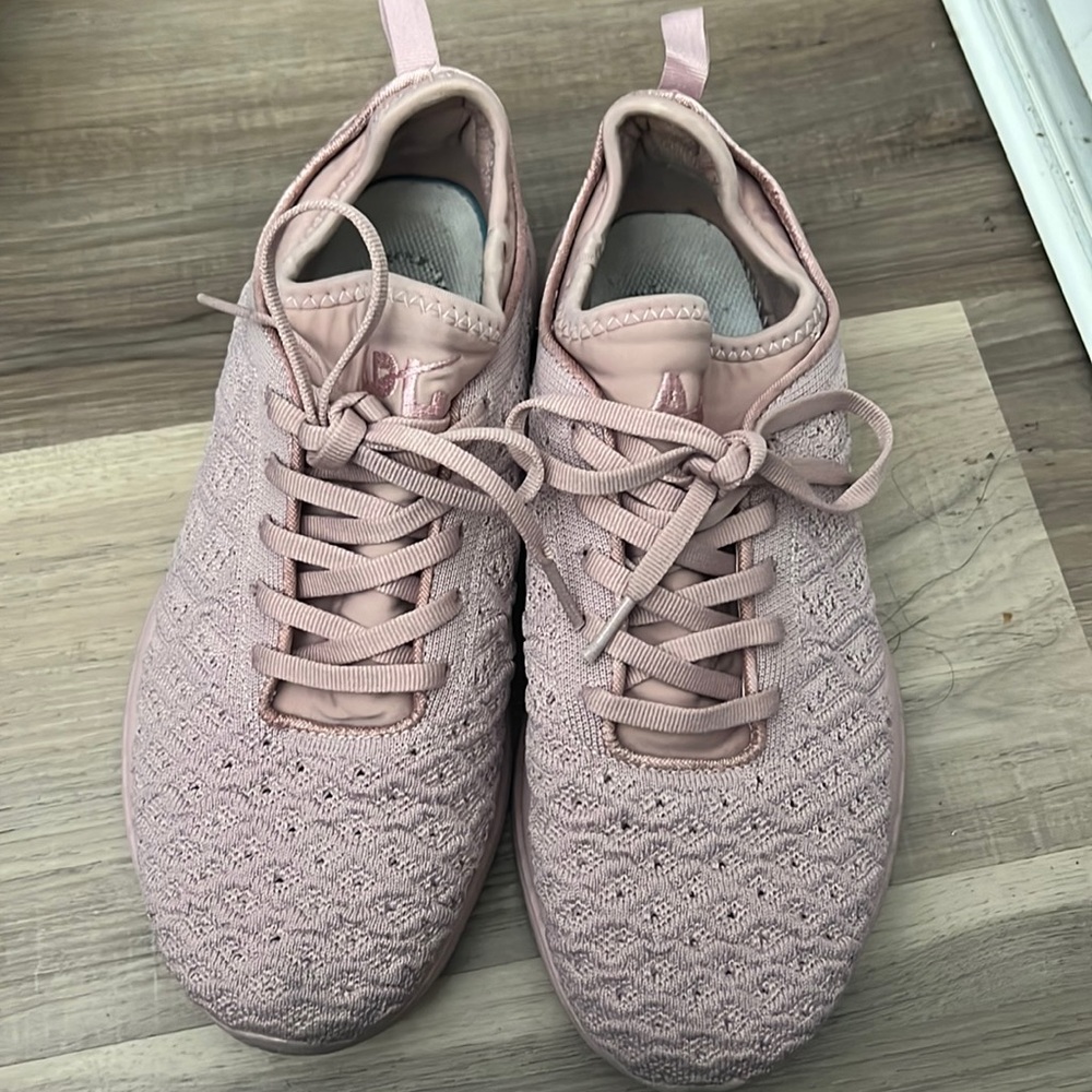 APL shoes